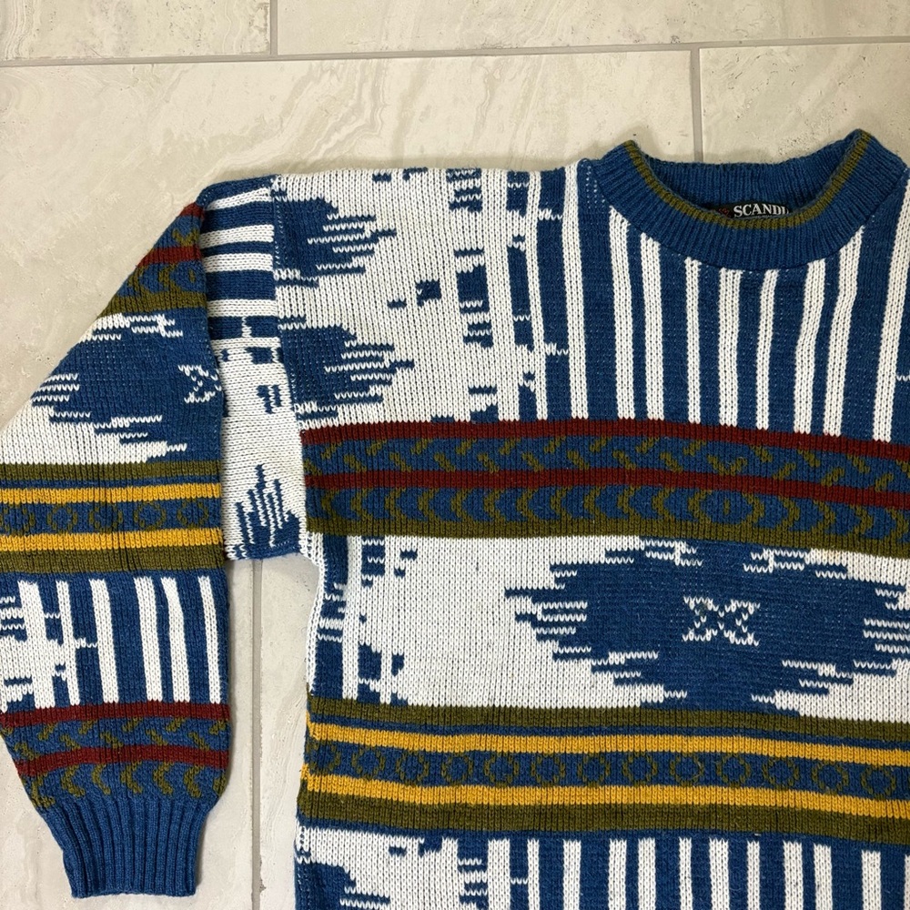 Scandia Blue and White Men's Patterned Sweater